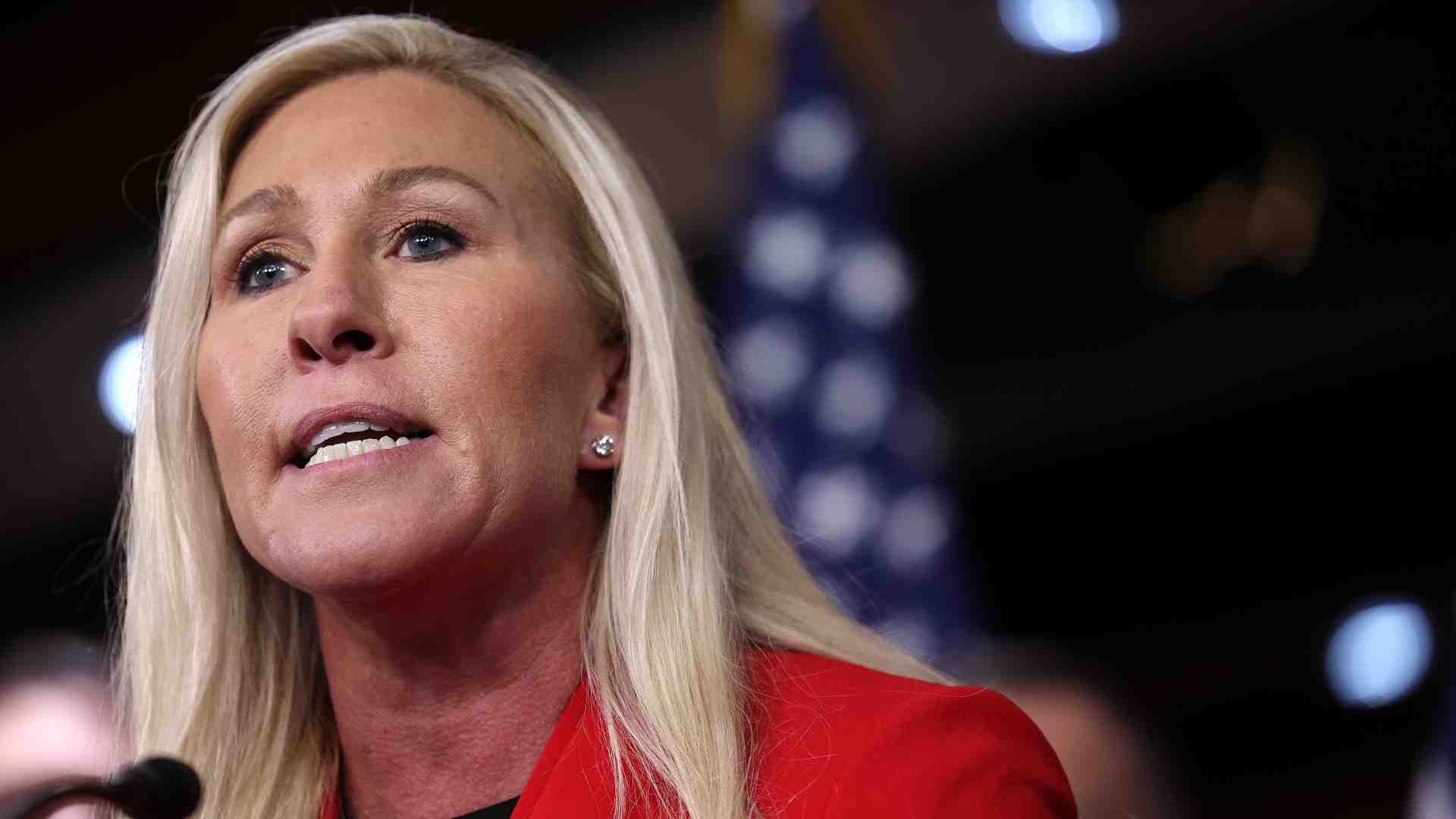 “Baciami il culo”. La risposta di una trumpianissima a Cameron che dice: approvate gli aiuti a Kyiv