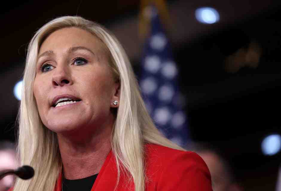 “Baciami il culo”. La risposta di una trumpianissima a Cameron che dice: approvate gli aiuti a Kyiv