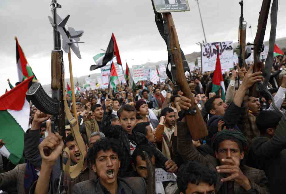 Gli attacchi degli houthi sono diminuiti, ma i danni commerciali nel Mar Rosso restano