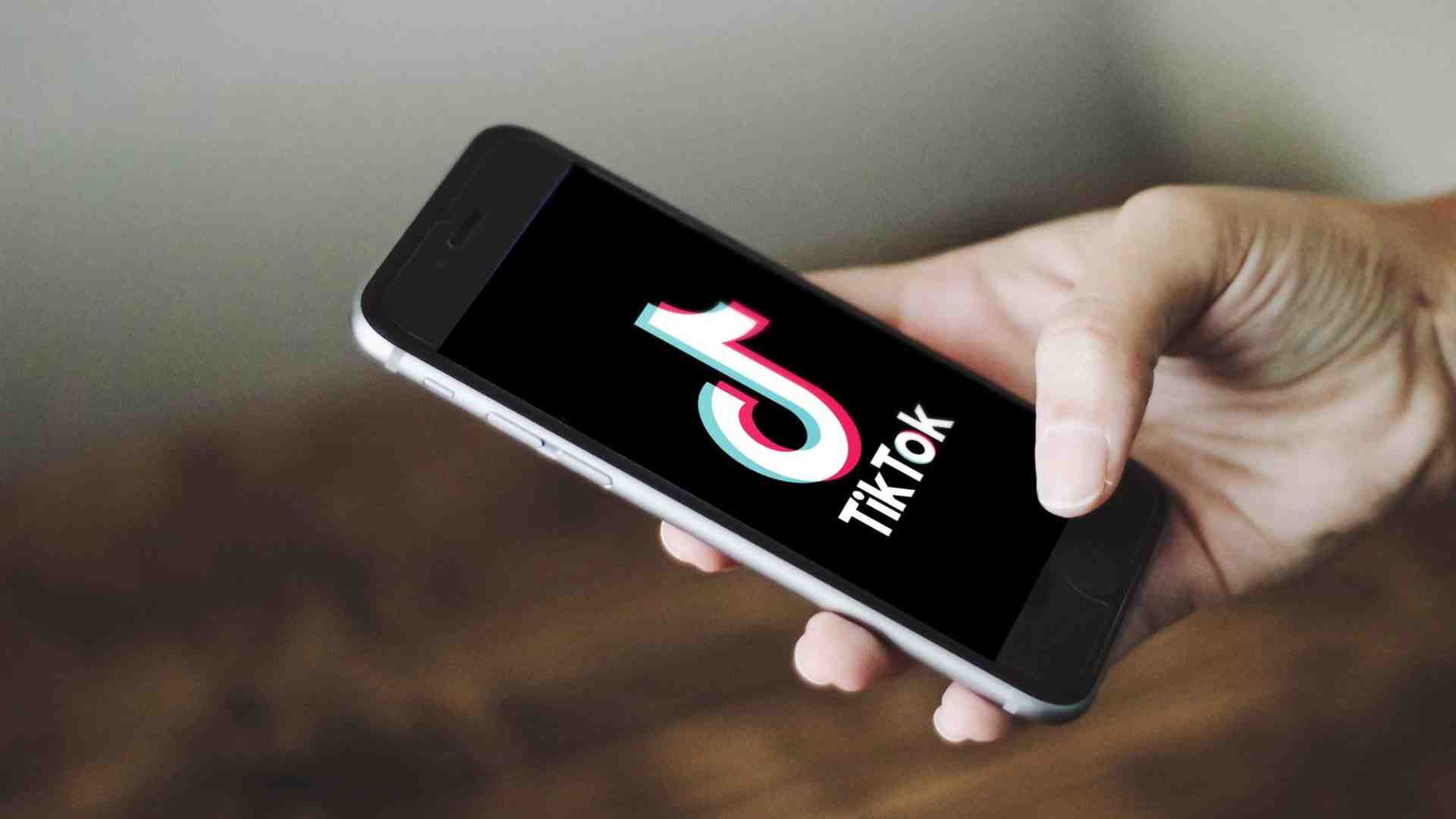 L'Ue indaga su Tik Tok e prepara una multa per Apple