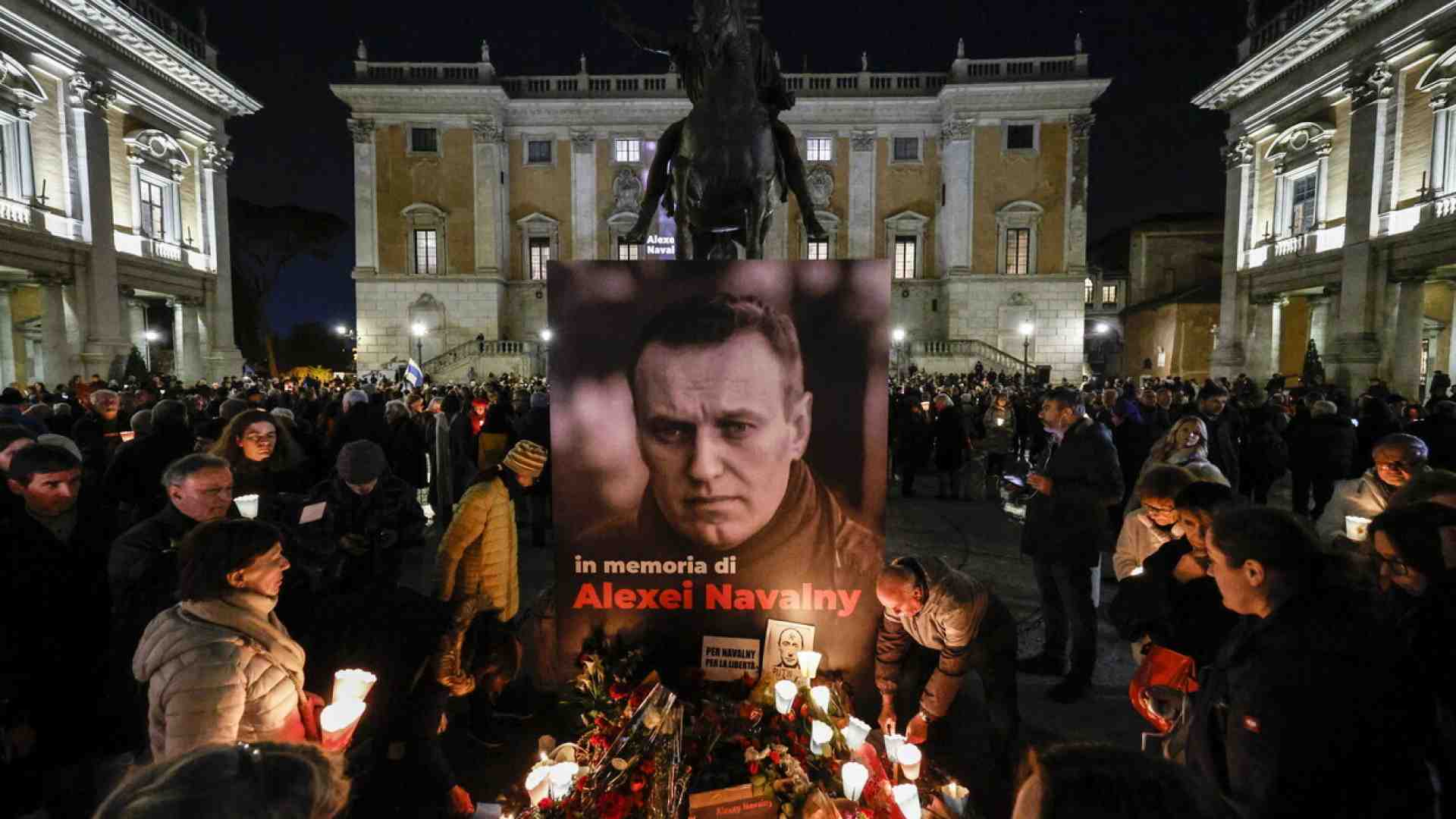 Il Campidoglio diventa piazza Navalny. Contestata la Lega