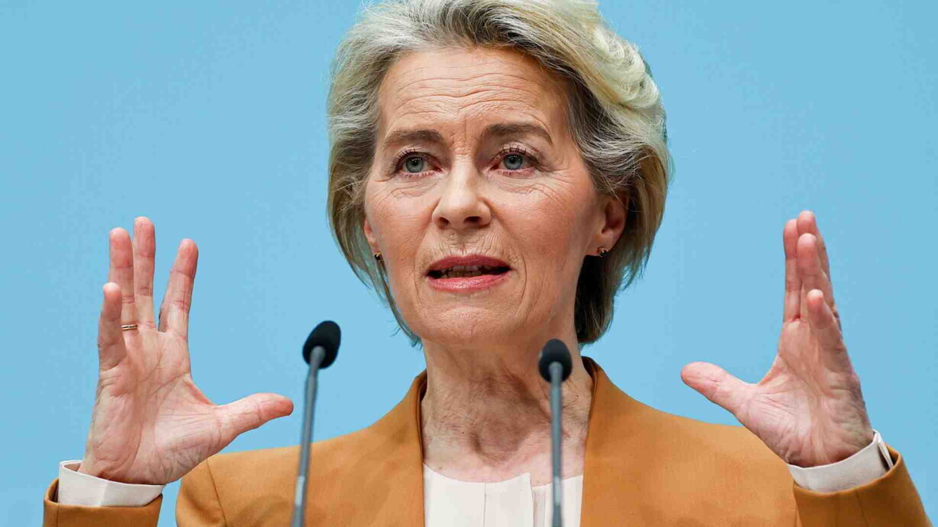 Von der Leyen si ricandida puntando su competitività, sicurezza e democrazia (e guardando al centro)