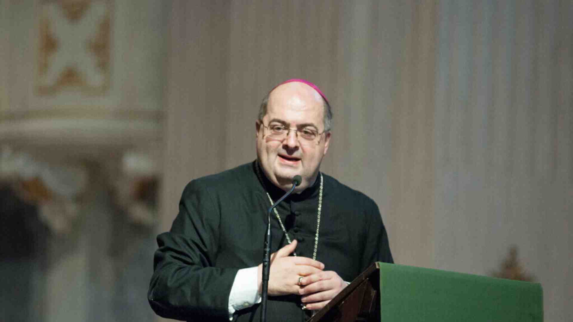 Vuoi far politica? Fuori dalle chiese. Il vescovo di Reggio Emilia manda in tilt il cattolicesimo politicante