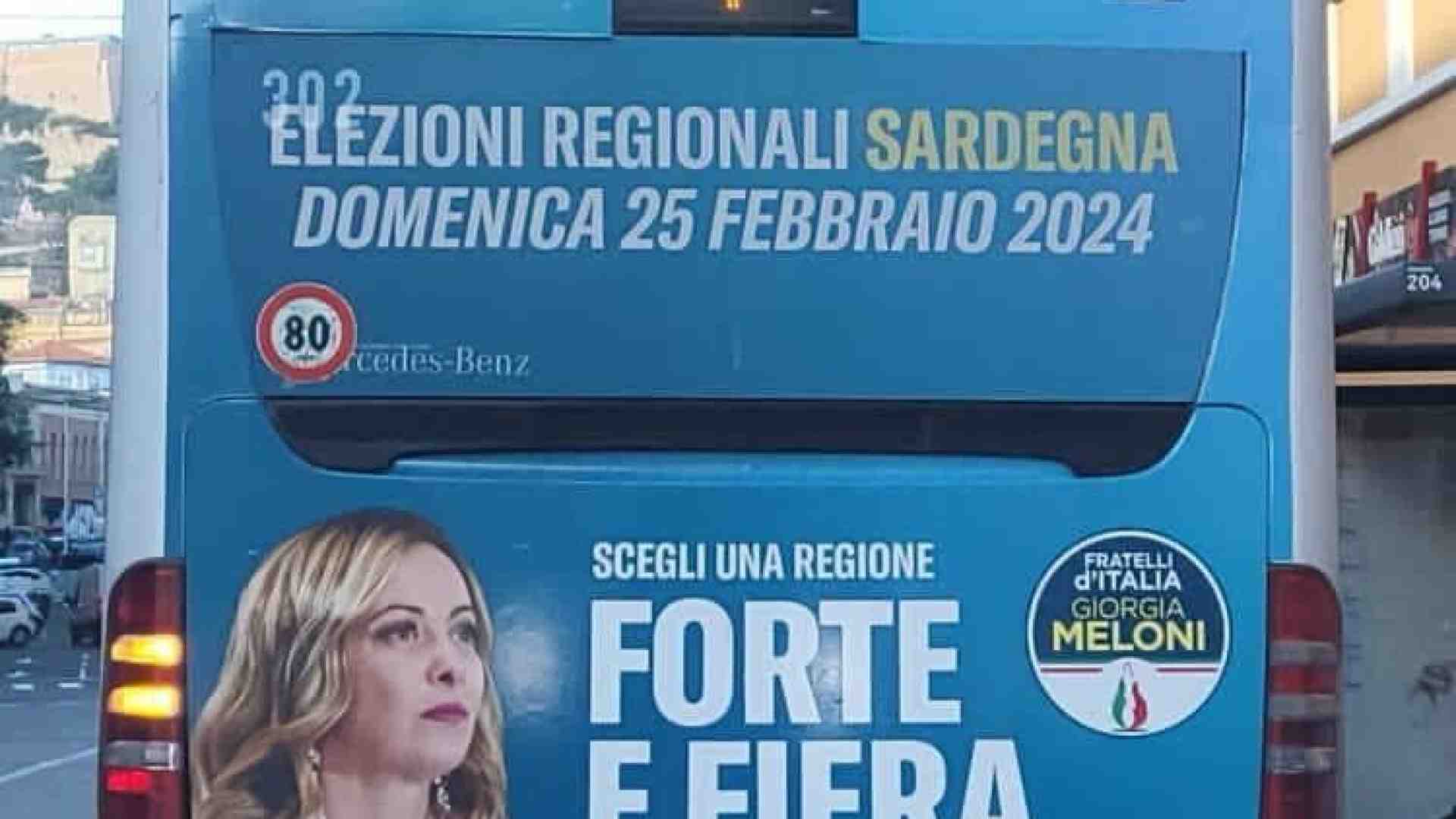 "Deo soe Giorgia" . Meloni punta sulla Sardegna e oscura il suo candidato Truzzu
