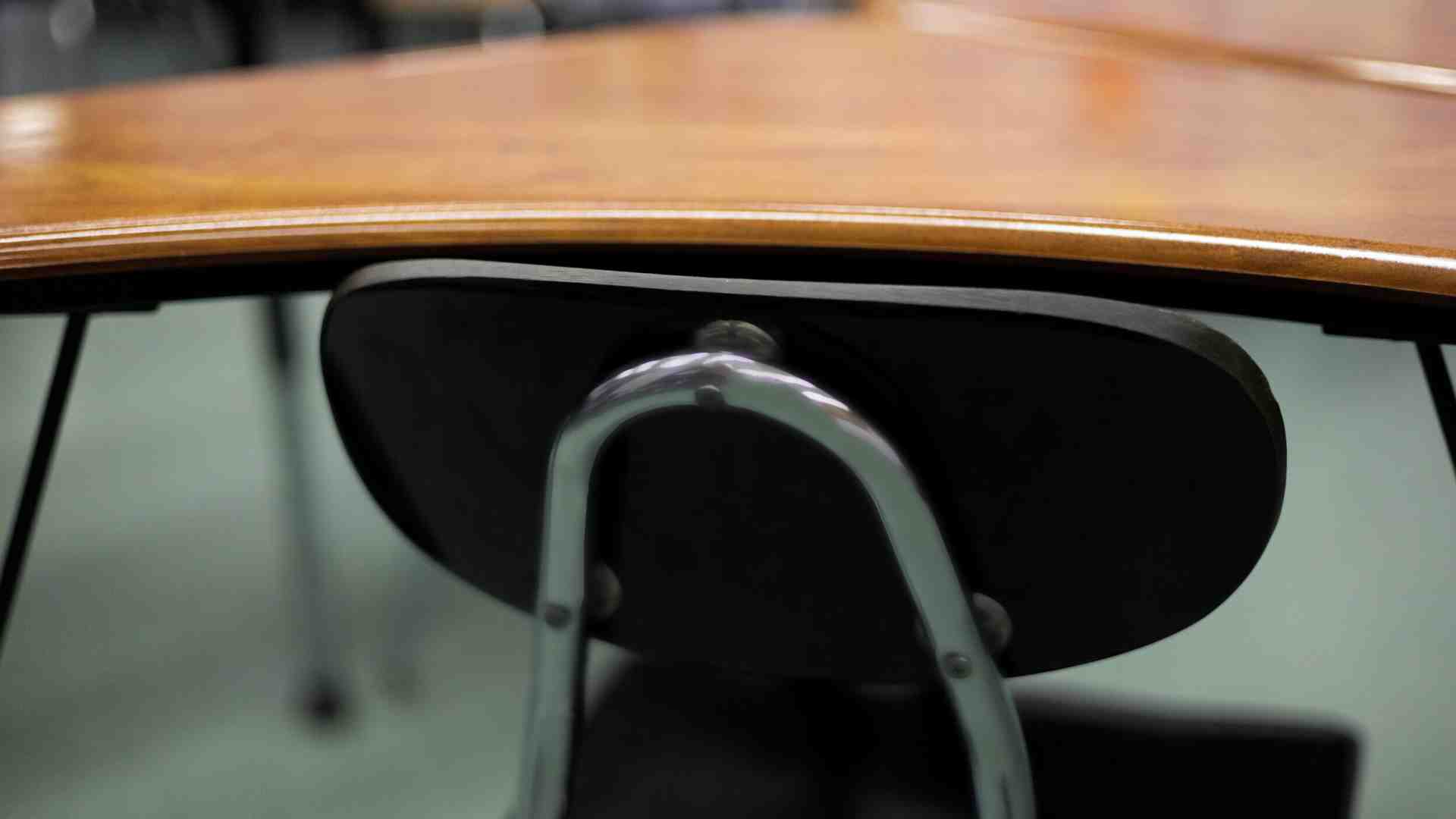 Dietro al dibattito sulle pagelle restano i veri problemi della scuola