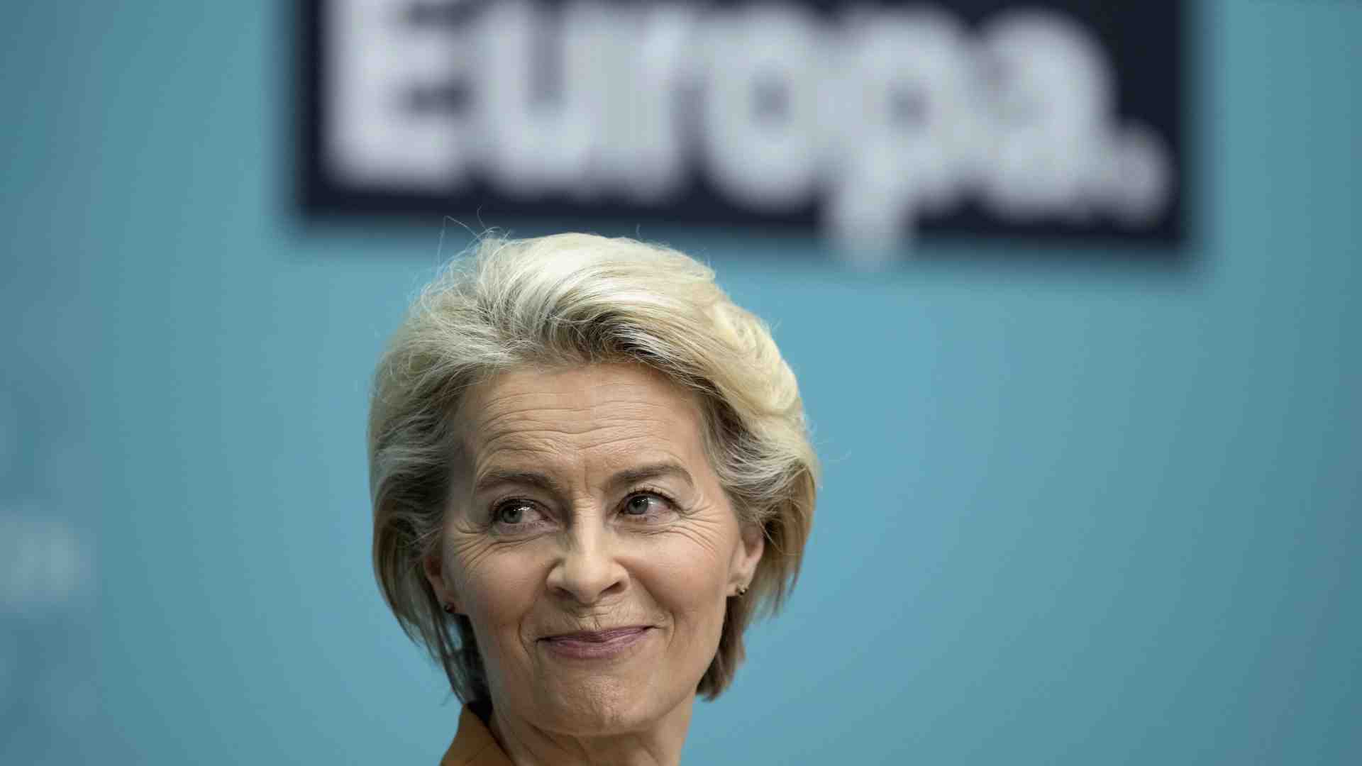 Von der Leyen sposta a destra la campagna elettorale: "Il Ppe attrarrà anche membri di Ecr"