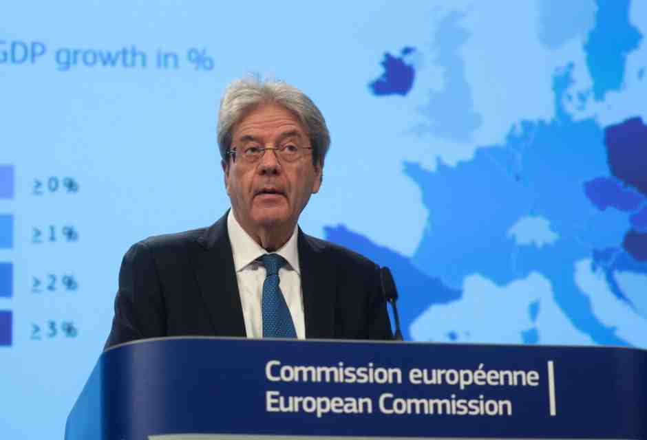 Gentiloni: "Next Gen Eu grande successo. Spingerà il pil Ue all'1,4 per cento. No al rinvio delle scadenze"