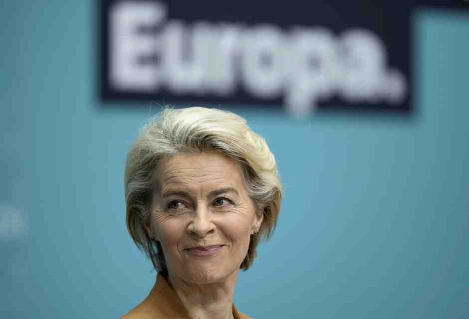 Von der Leyen sposta a destra la campagna elettorale: "Il Ppe attrarrà anche membri di Ecr"