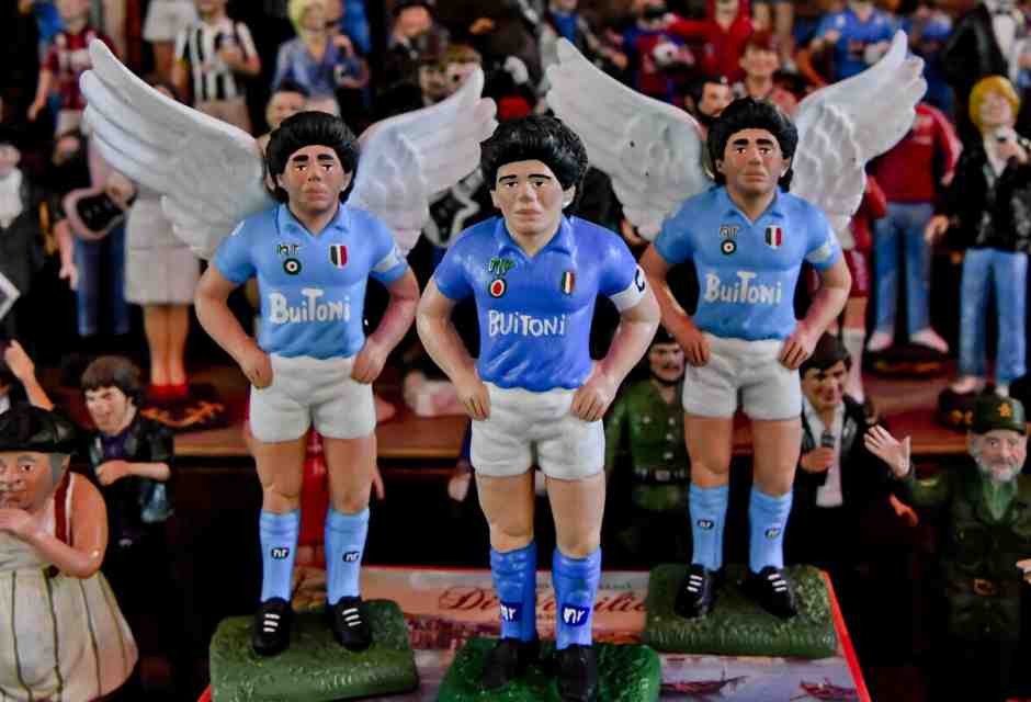Napoli-Barcellona, ossia la storia incrociata di due re: Alfonso e Diego Armando Maradona