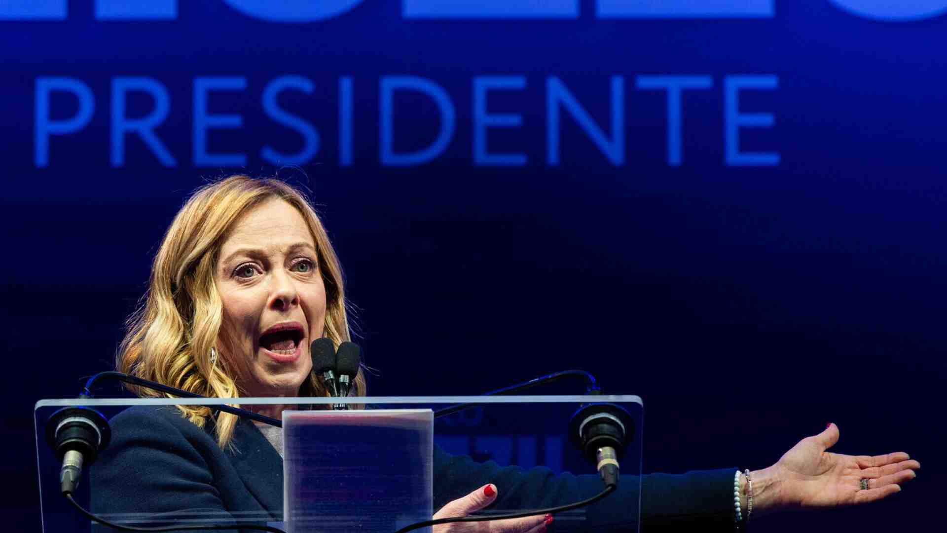 Il bluff di Meloni sulla carne sintetica