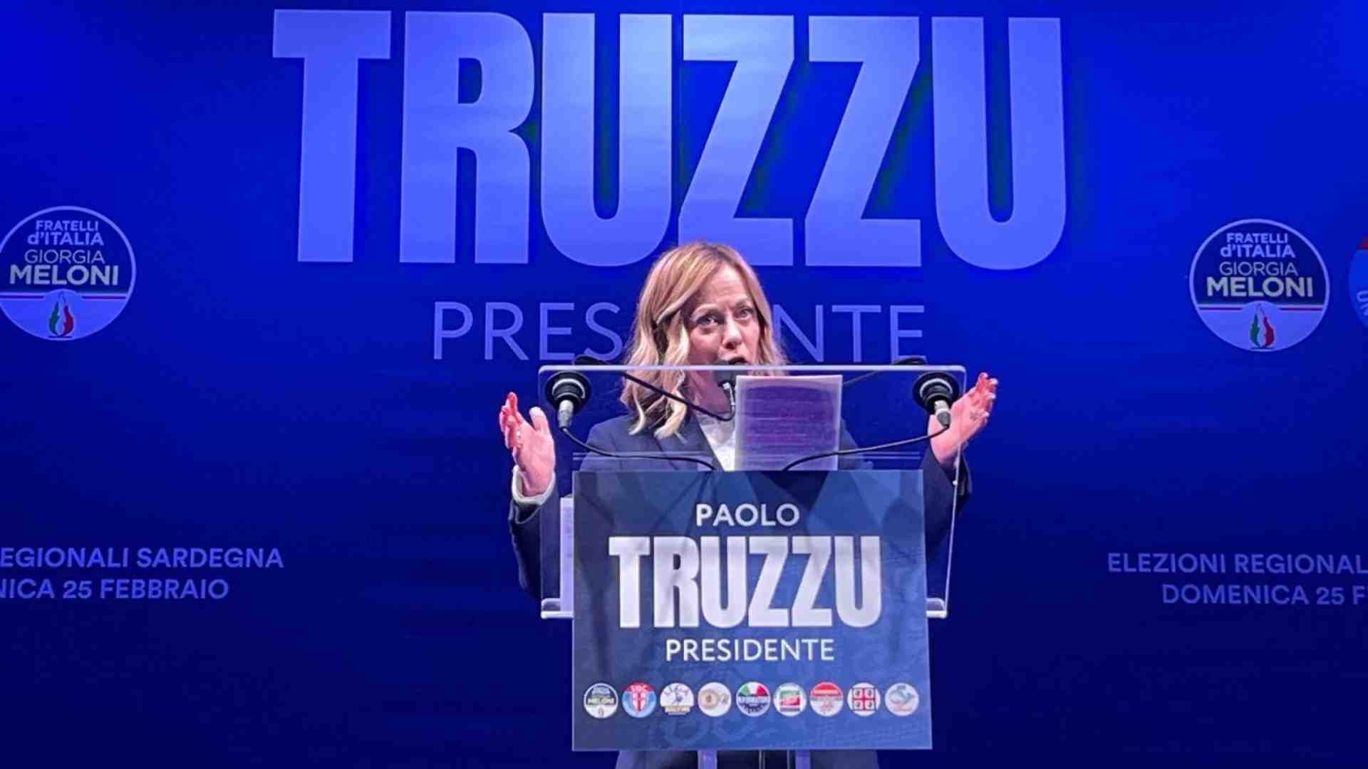 Il comizio di Cagliari. La paura sarda è più forte del gelo fra Meloni e Salvini