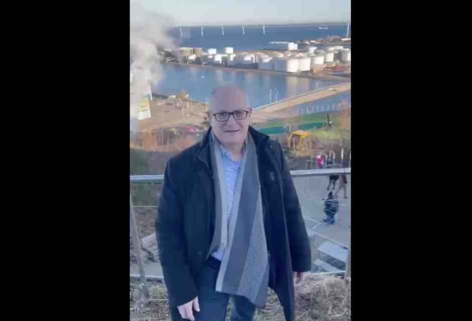 Gualtieri parla alla sinistra dal termovalorizzatore di Copenaghen