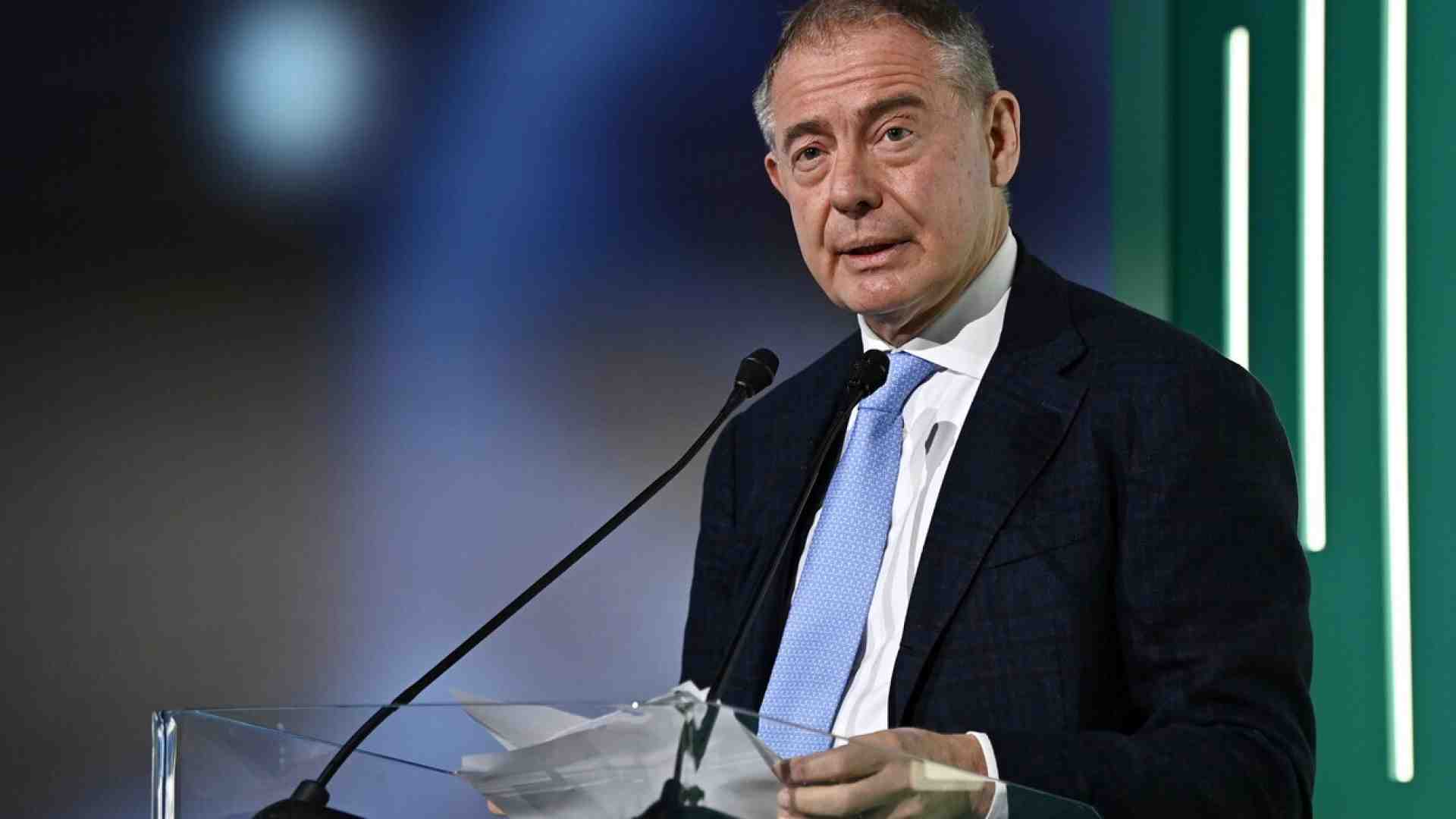 I giudici danno ragione ai benzinai: bocciato il cartellone di Urso