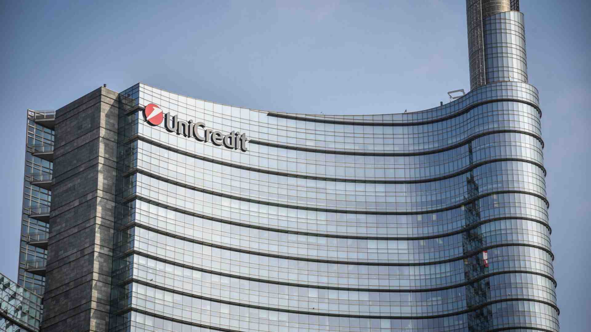 Unione tra Unicredit e Generali via Mediobanca, a Piazza Affari volano i titoli delle banche
