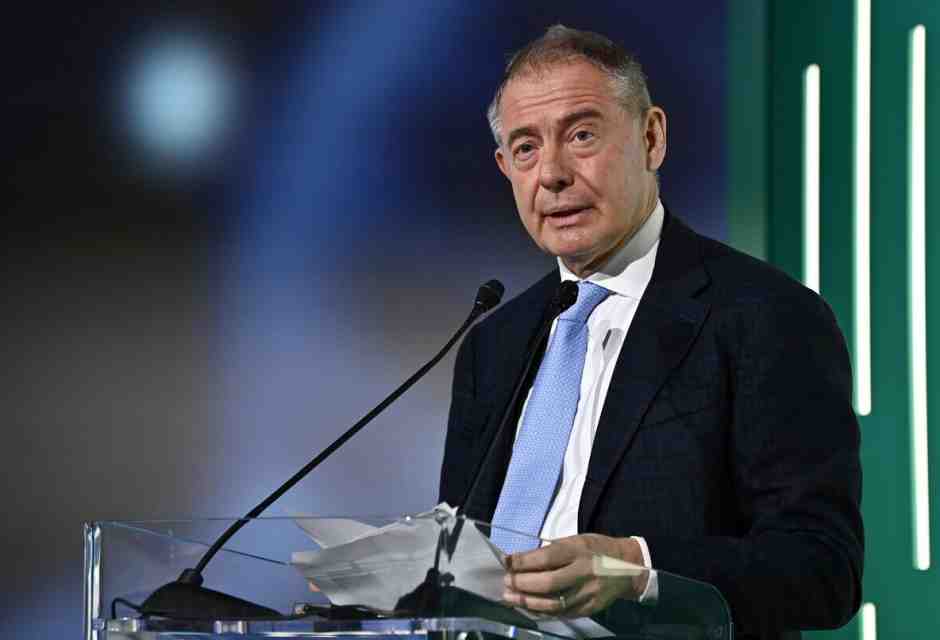 I giudici danno ragione ai benzinai: bocciato il cartellone di Urso