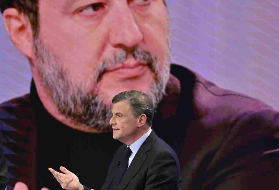 Calenda passa dalle parole ai fatti: presentata la mozione di sfiducia contro Salvini