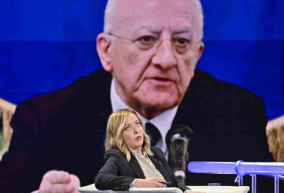 Meloni contro De Luca: "In Campania fondi usati per la festa del fagiolo e della patata. Non sono priorità"