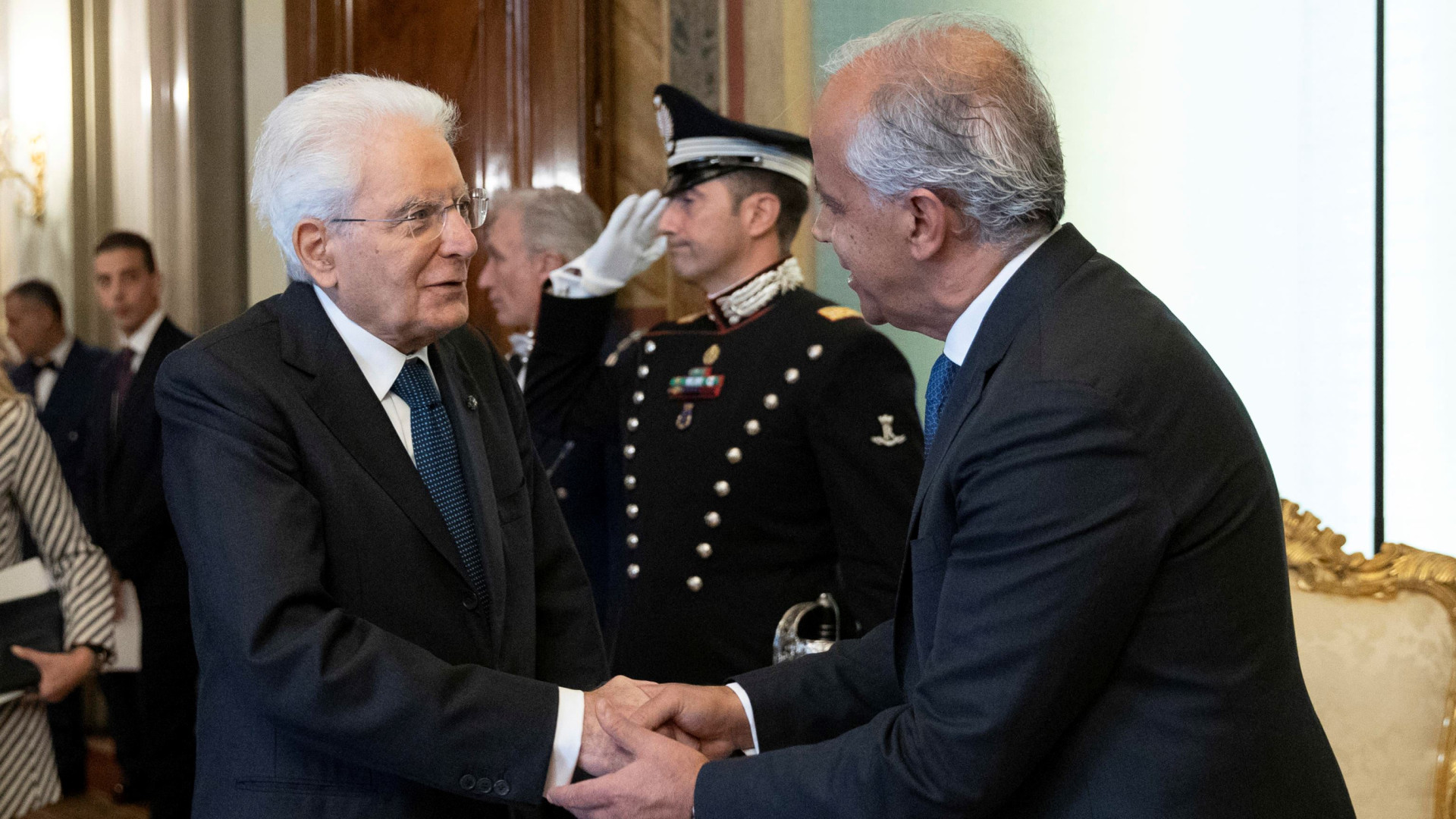 Dalle effigi bruciate ai manganelli, cambio di passo del Colle