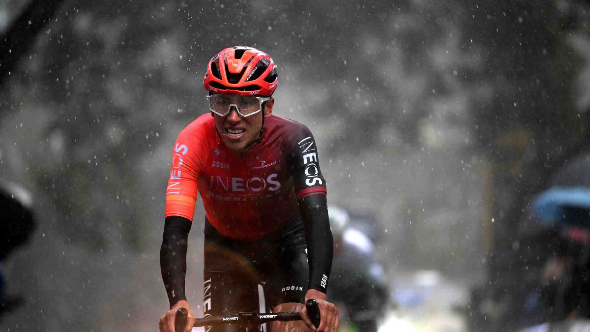 Egan Bernal sta rientrando nel (primo) gruppo
