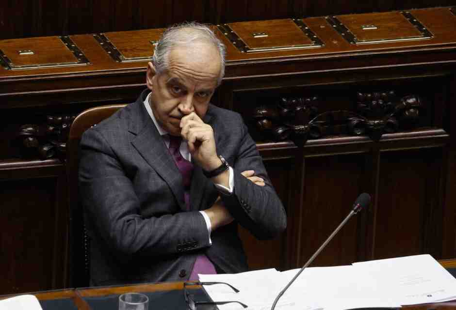 Piantedosi apre un'indagine sulle manganellate a Pisa. Oggi l'informativa a Meloni