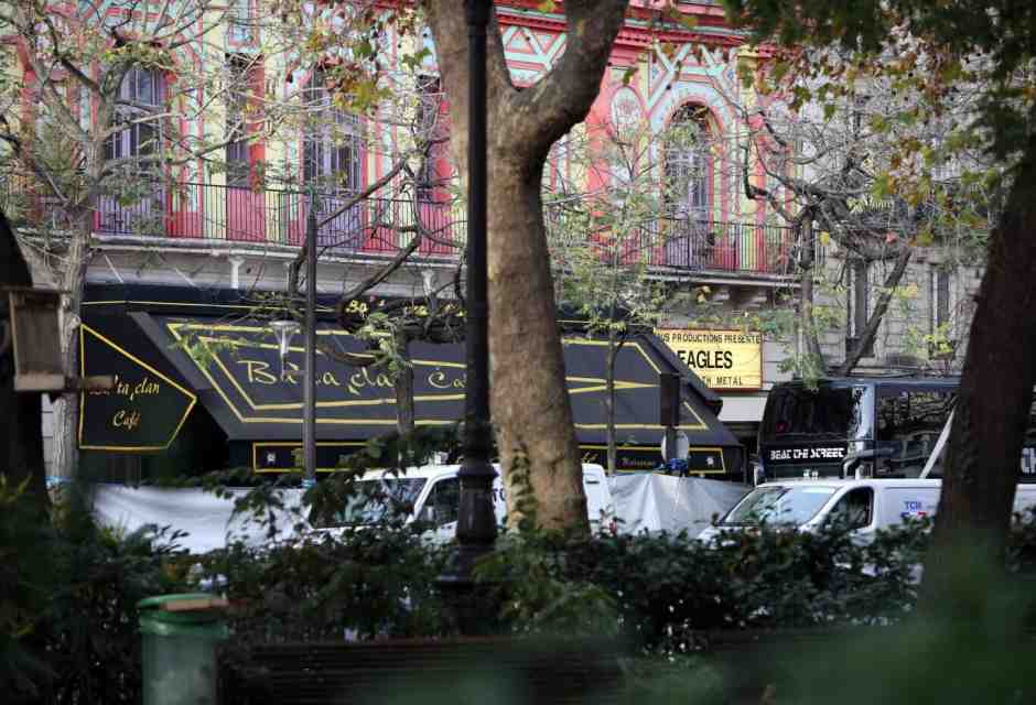 Al Bataclan arrivano bandiere e slogan pro Palestina