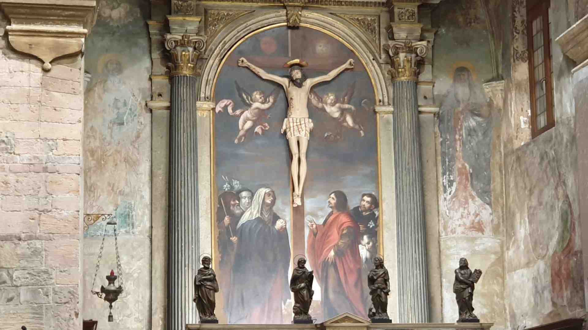 Nuova luce al Crocifisso che domina S. Giovanni in Foro