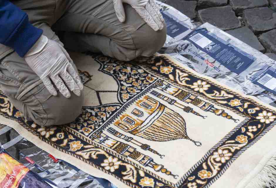 Macron espelle l’imam in dodici ore. Il resto d’Europa dorme sonni multiculti