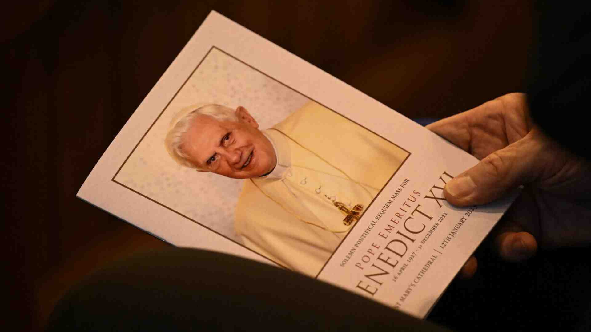 I media vaticani riesumano Ratzinger per giustificare "Fiducia supplicans"