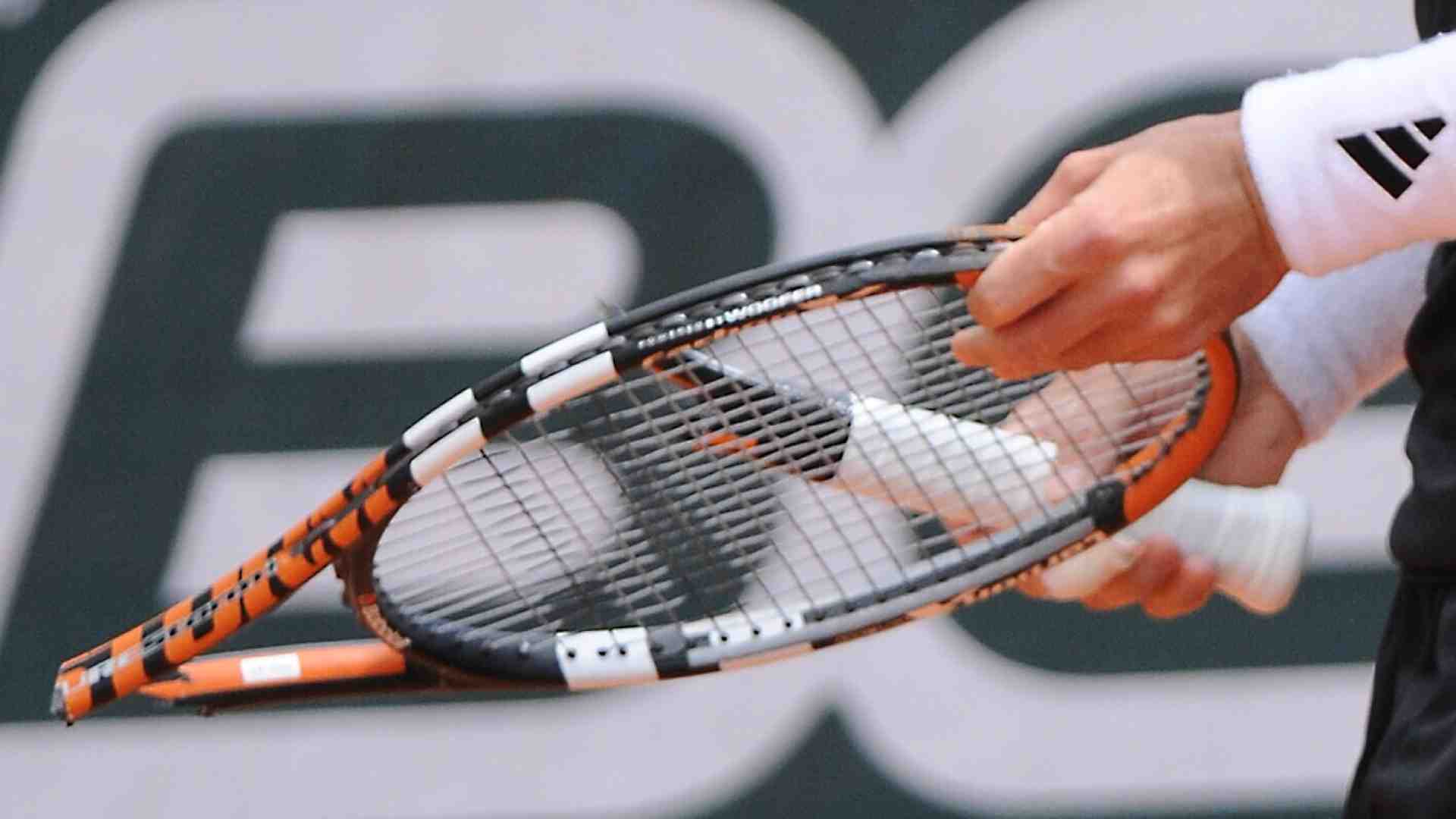 Il tennis è anche una storia di racchette spezzate (eccetto Nadal)