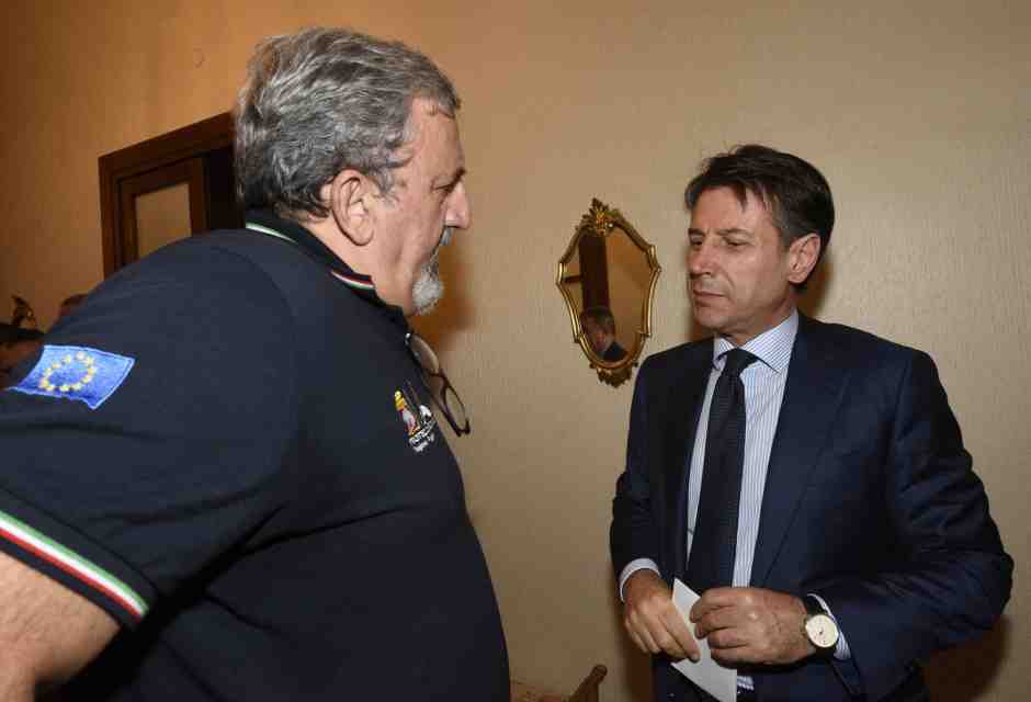 Emiliano e Conte mediano. Il campo “extra large” si prepara alle amministrative in Puglia
