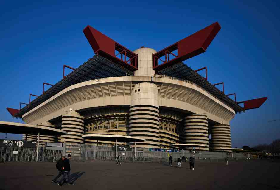 Il campo si fa pesante: ultimi palleggi d’attesa attorno al Meazza