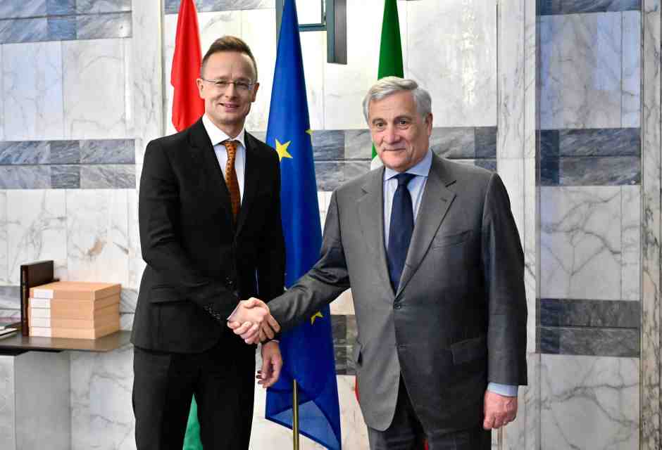 Il ministro degli Esteri ungherese: "Interferenze dall'italia, Salis sia punita". Tajani: "Rispettare i diritti"