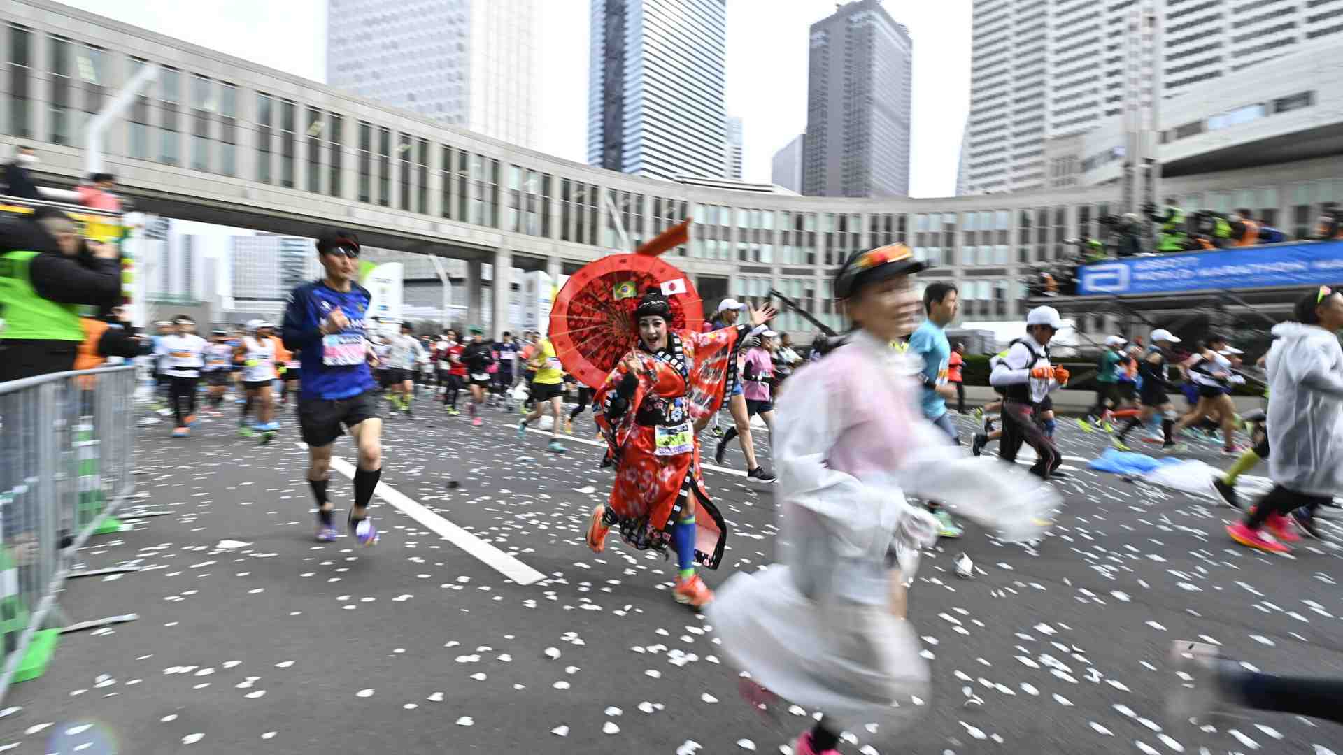 Il Giappone ha iniziato a correre e a divertirsi correndo. Il successo della maratona di Tokyo