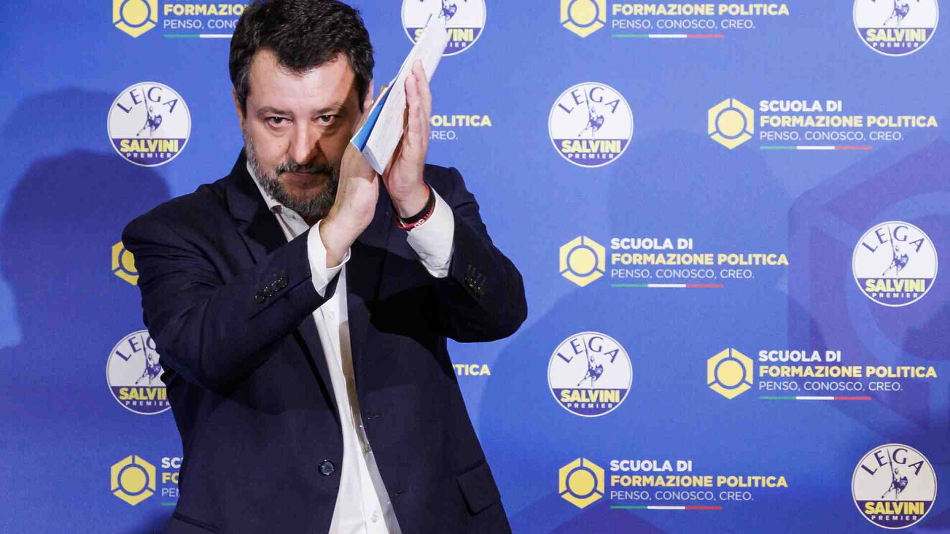 "V" per Salvini. Ora vuole Vannacci candidato al nord contro Crosetto. Il tormento per i Verdini