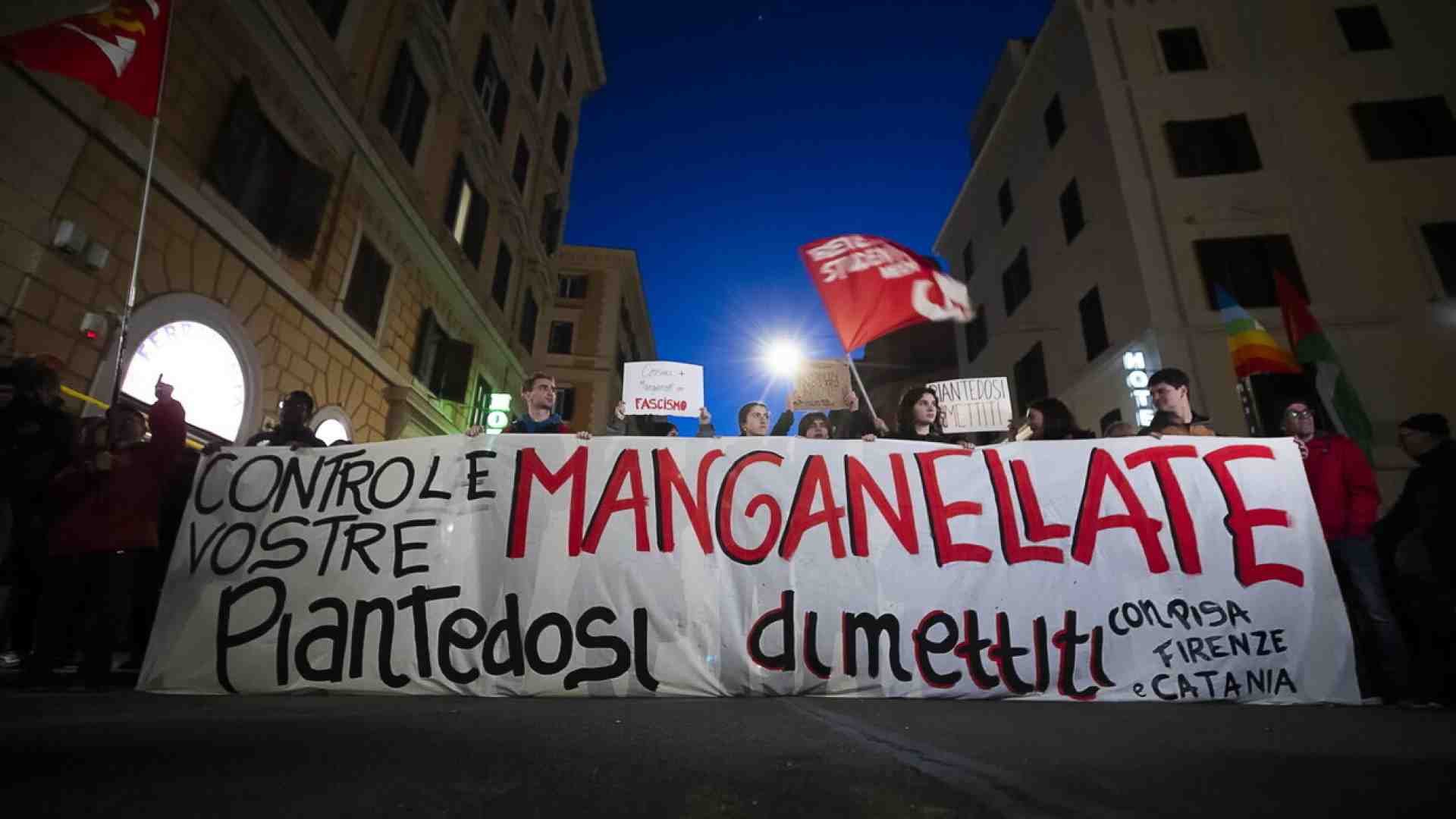 Colapietro (Silp-Cgil): “Basta campagna elettorale sui manganelli. Non siamo il Cile di Pinochet”