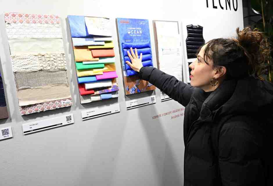 Oltre le week: il boom dei saloni moda con l’artigiano al lavoro