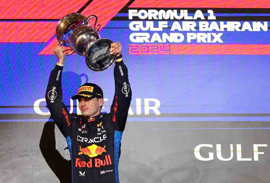 Il mondiale di F1 ricomincia dalla fine: Verstappen primo, Perez secondo davanti alla Ferrari di Sainz