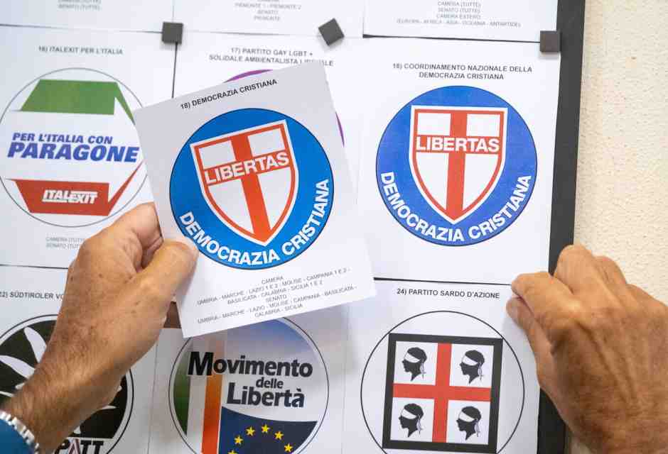 Per fortuna i cattolici possono ancora votare con il naso turato. Di metter su casa da soli non è aria