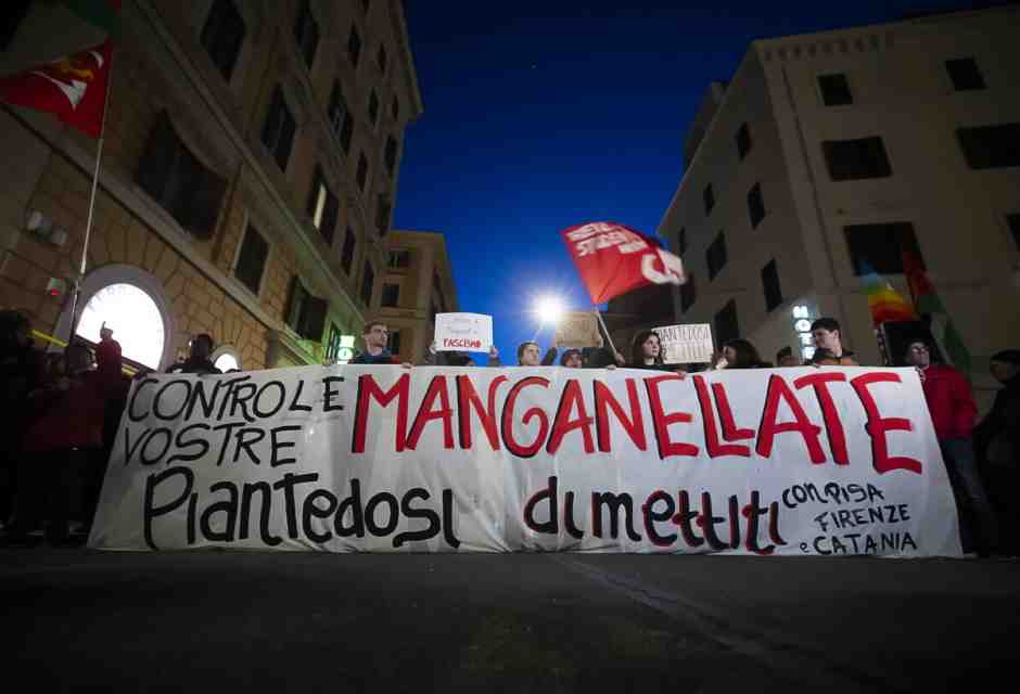 Colapietro (Silp-Cgil): “Basta campagna elettorale sui manganelli. Non siamo il Cile di Pinochet”