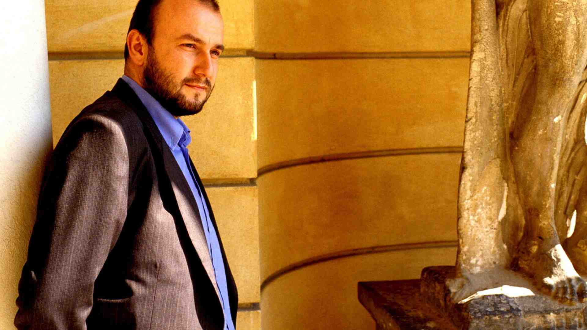 Sia lodato Davide Rondoni. "Ci vuole lo sponsor"