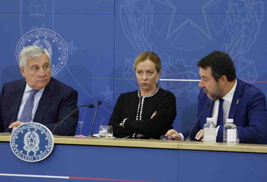 FdI in calo. Forza Italia cresce e punta la Lega. Il sondaggio