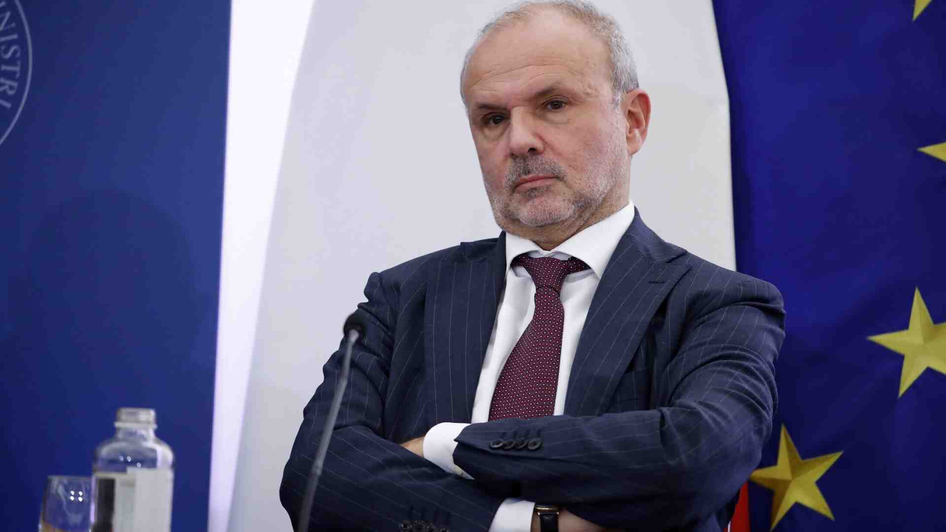 Il governo coccola ancora i No vax e fa dietrofront sul Green Pass globale