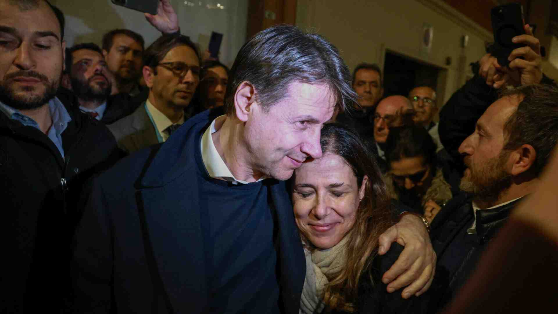 Scovato il talismano della vittoria: è Alessandra Todde, che domani sarà in Abruzzo