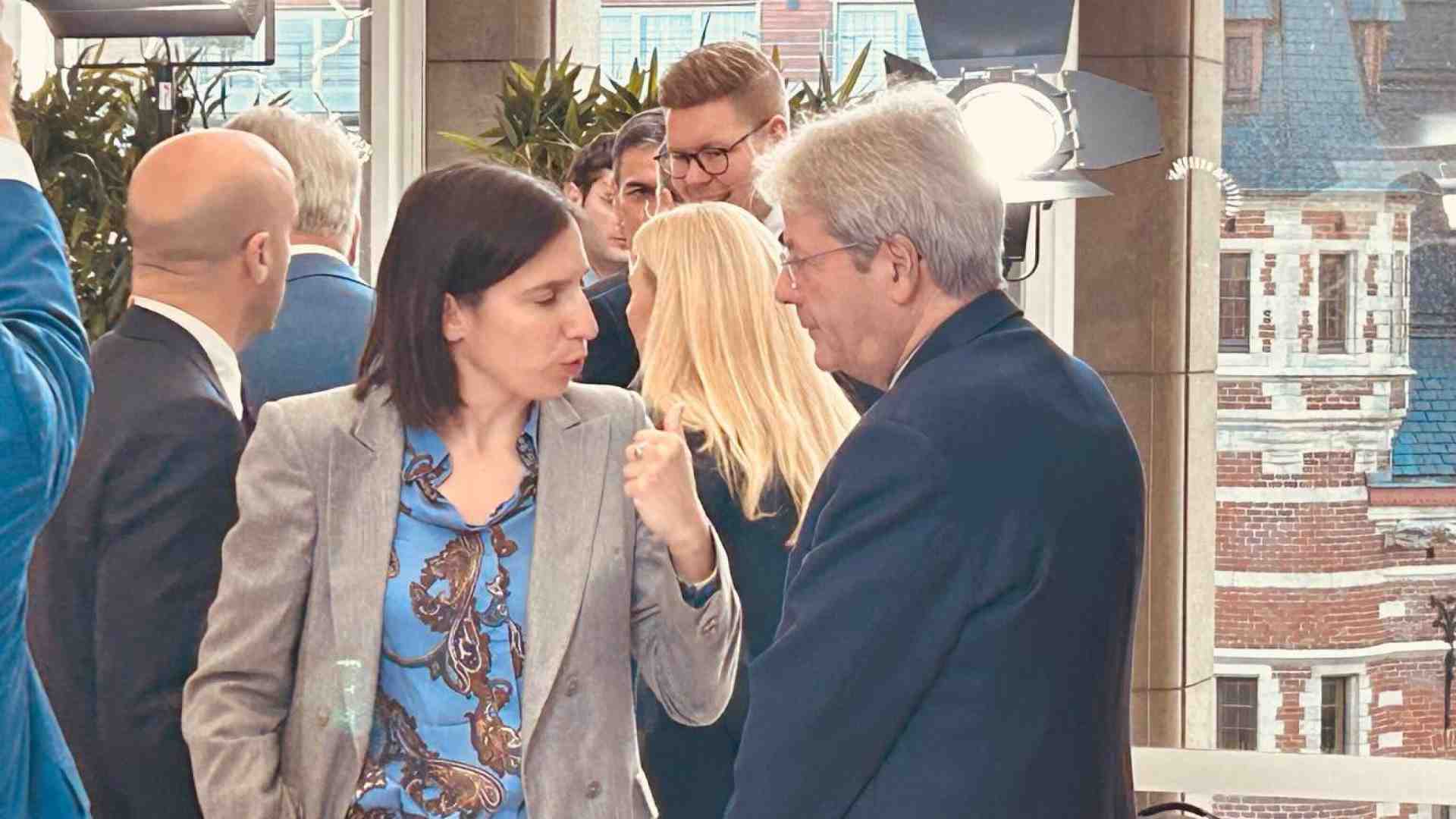 Sul Patto di stabilità il Pd ora vuole astenersi (nonostante Gentiloni)