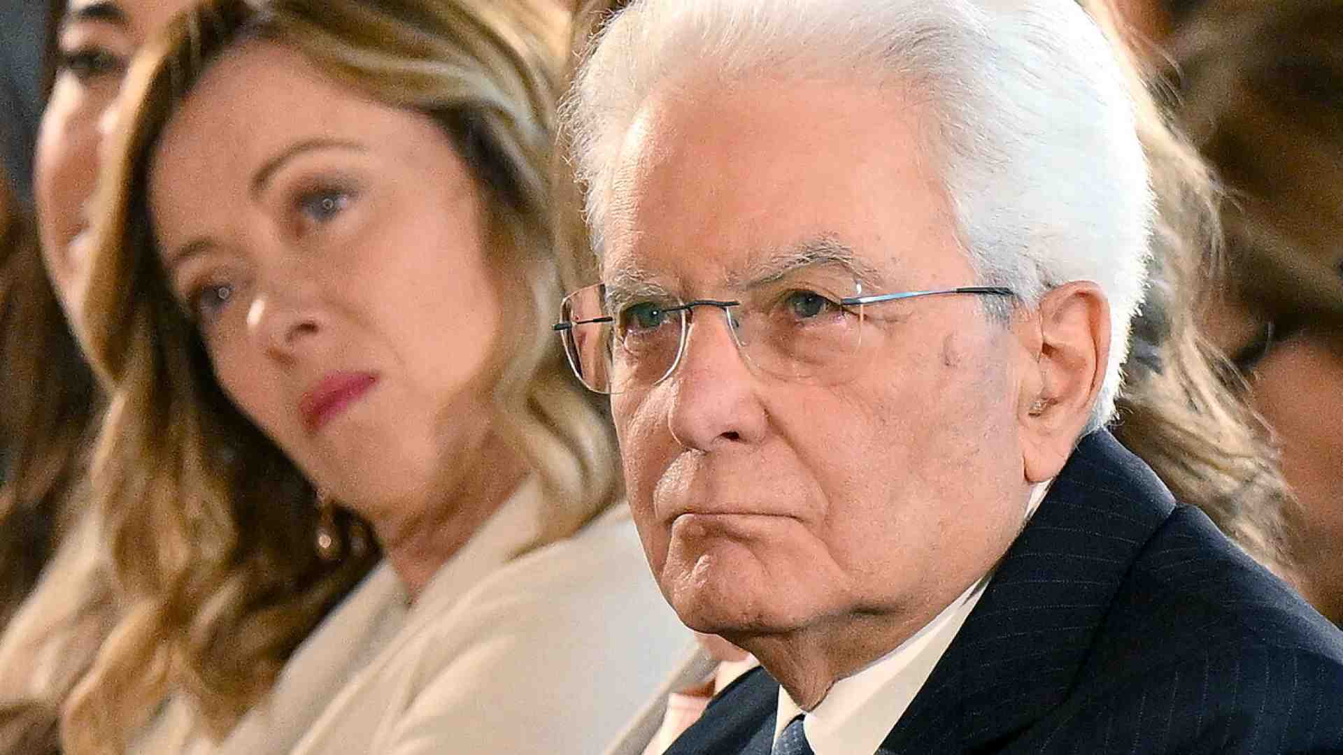 Manganelli e mimose: prove di disgelo al Colle per l'8 marzo fra Meloni e Mattarella