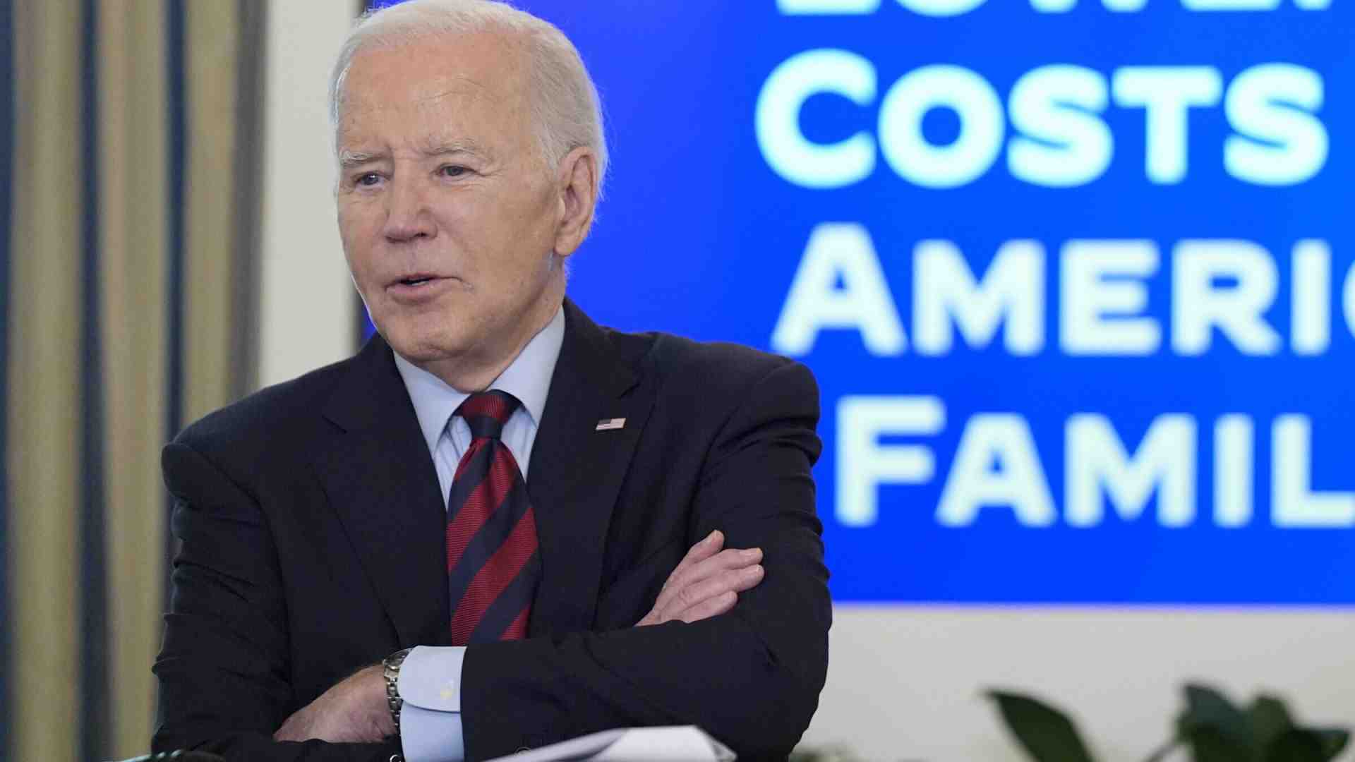 Un libro con cui Biden si è preparato al discorso sullo Stato dell'Unione e il video con i "presidenti"