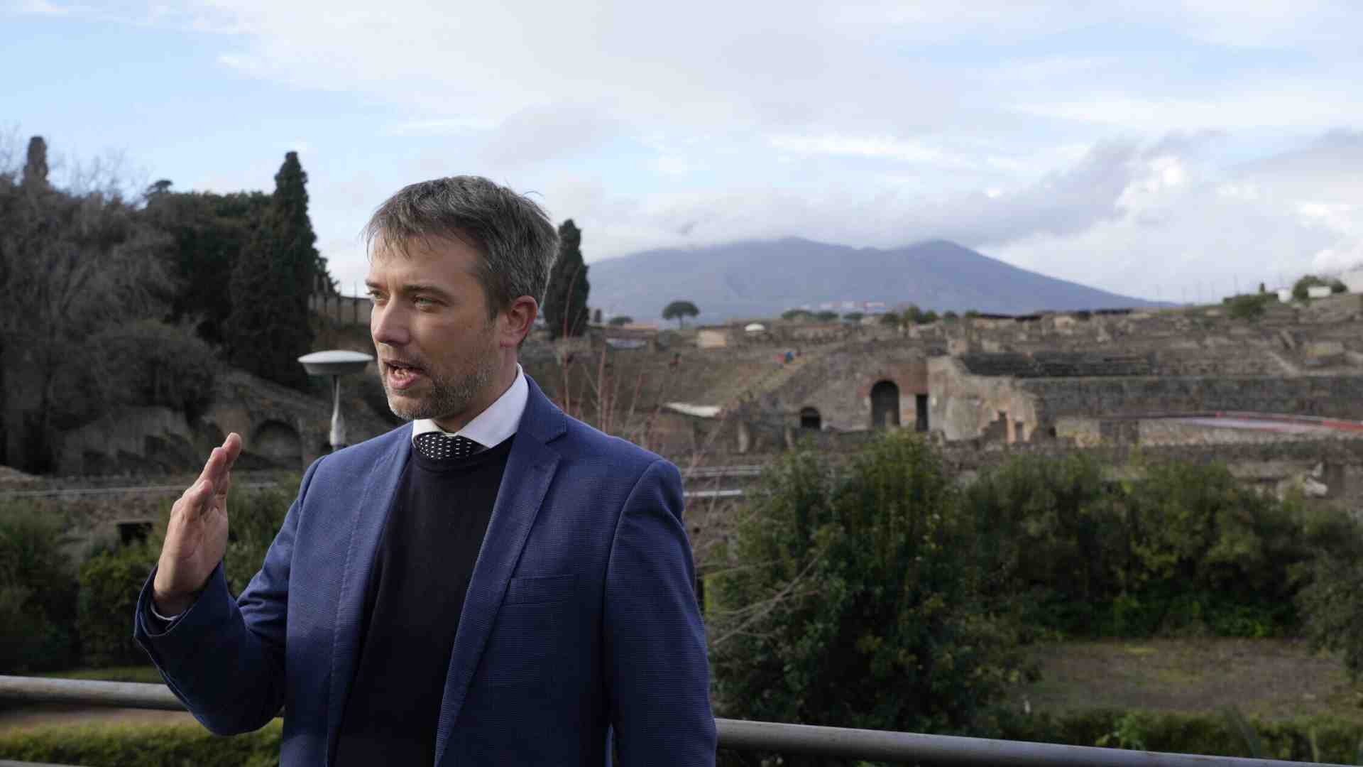 In Italia fa notizia che chi ha un lavoro (di prestigio) lavori per davvero