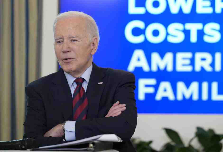 Un libro con cui Biden si è preparato al discorso sullo Stato dell'Unione e il video con i "presidenti"