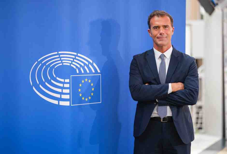 Renzi e Calenda? “Si fatica a capire quali siano gli ostacoli per una lista unica per l’Ue”. Parla Gozi (Renew)