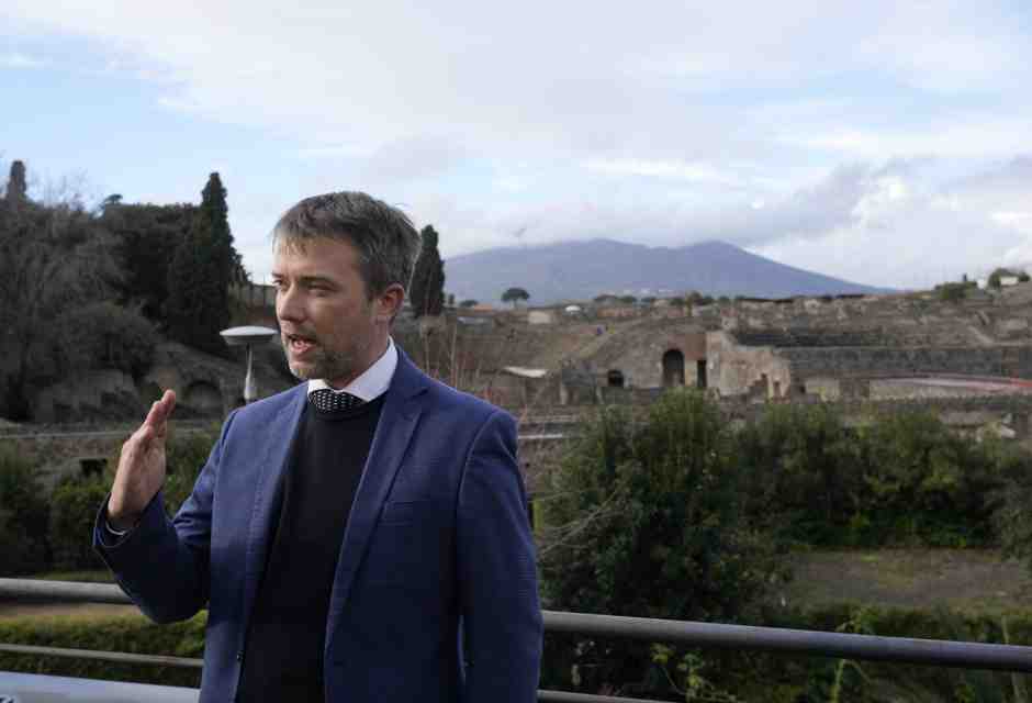 In Italia fa notizia che chi ha un lavoro (di prestigio) lavori per davvero